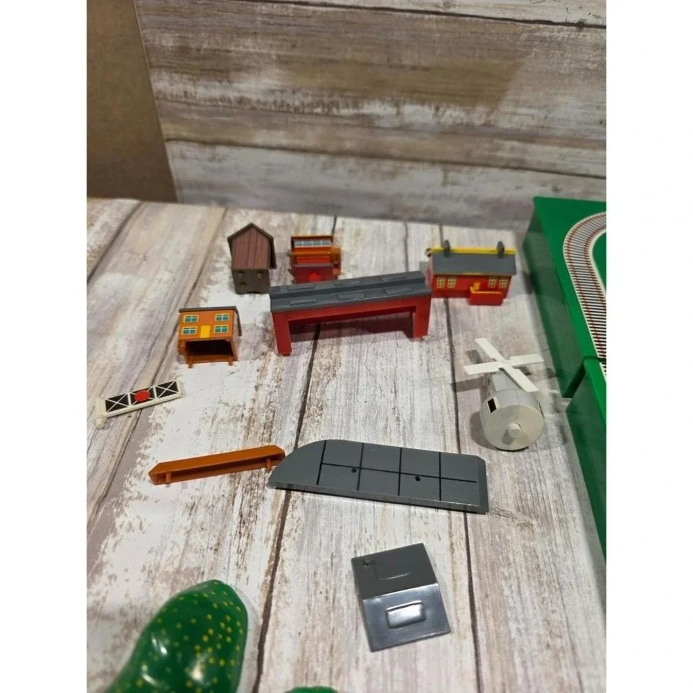 ERTL USA‎ Train Track Building Blocks Set with Vehicles and Accessories